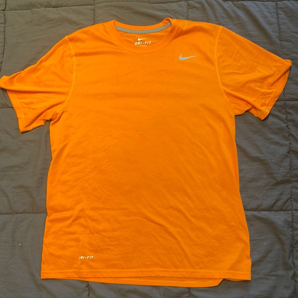 Nike mens M T-shirt - Orange